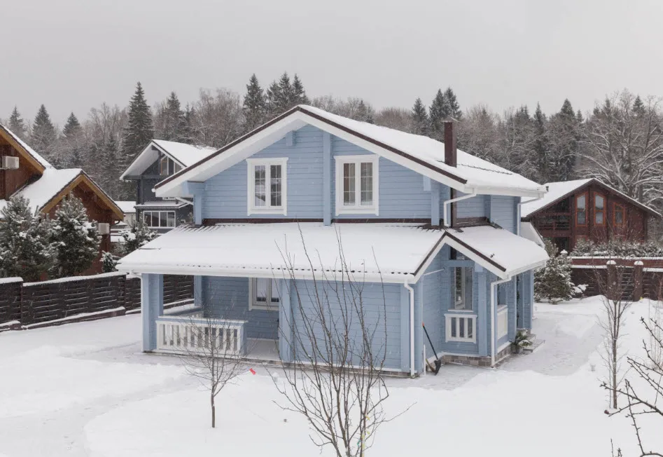 светло-серый дом в скандинавском стиле