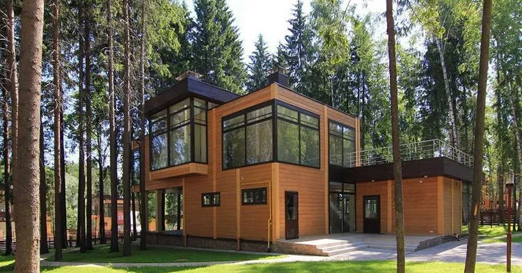 Деревянный дом в стиле хай-тек