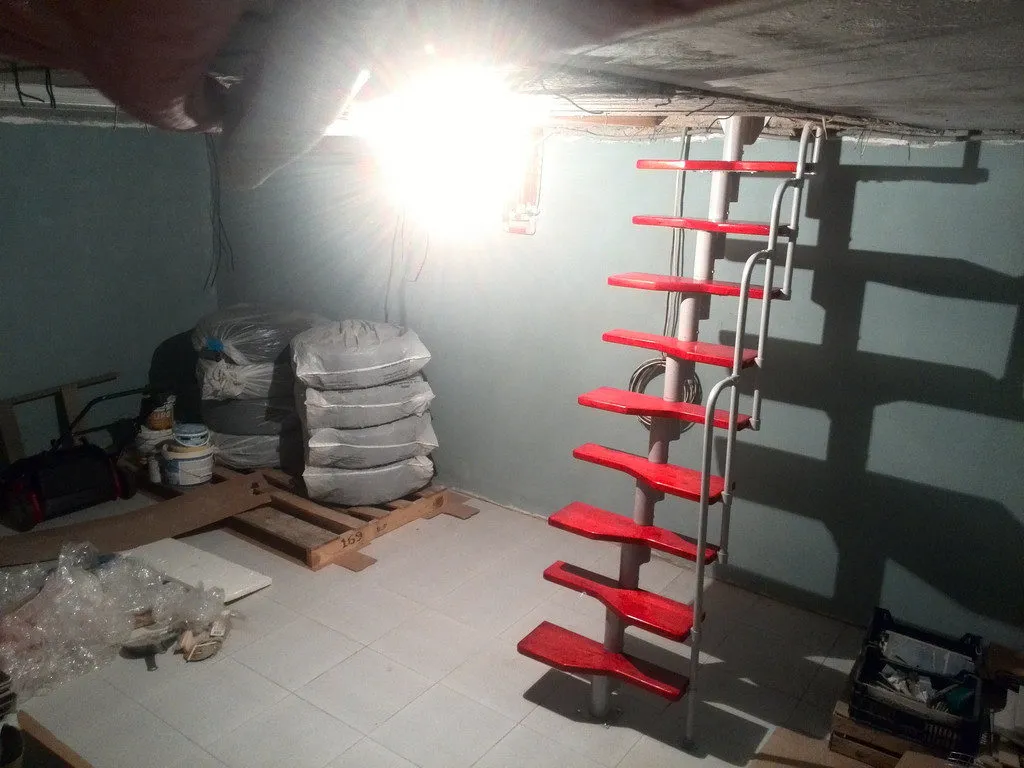 Модульная лестница в подвал