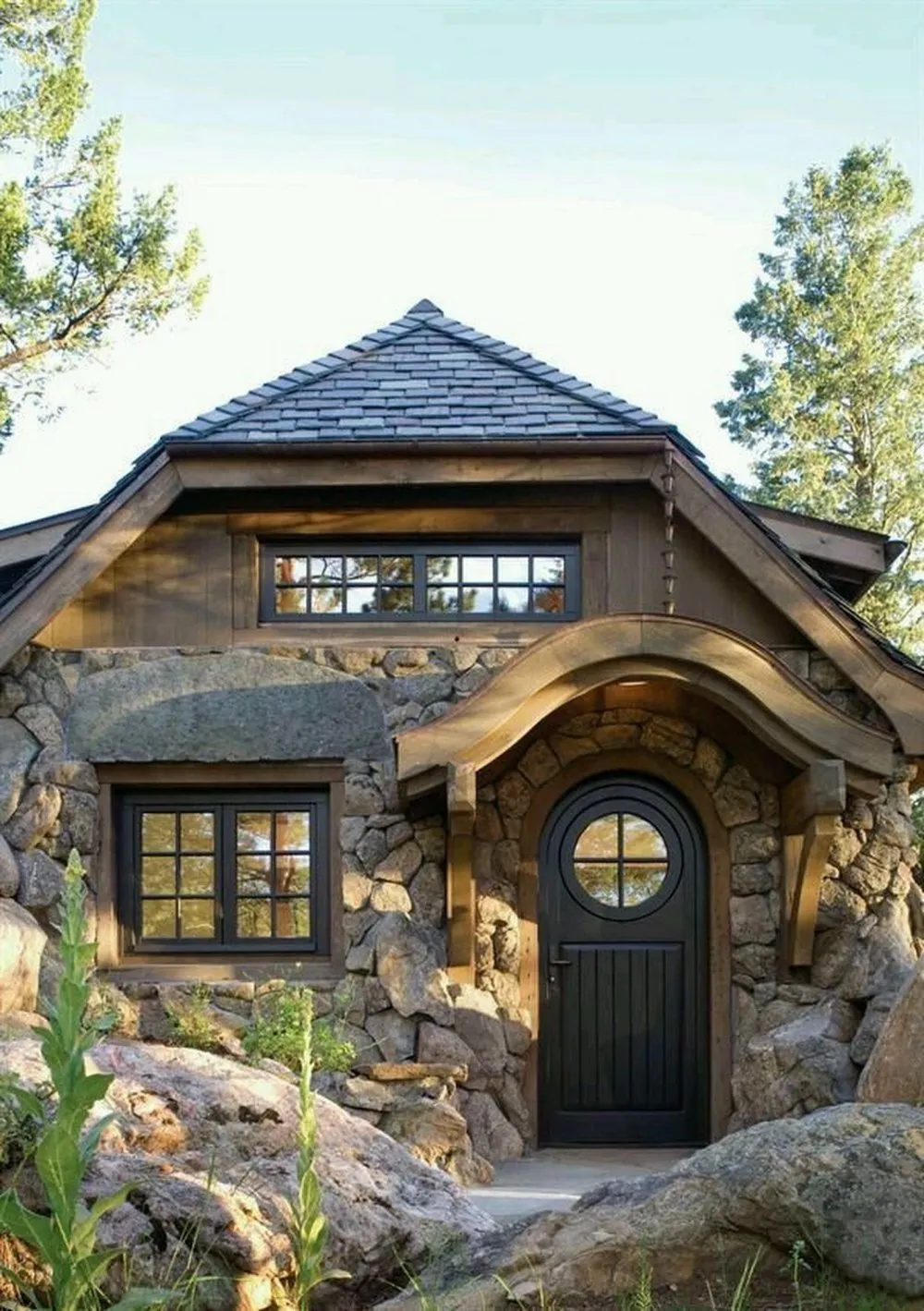 Загородный дом из камня