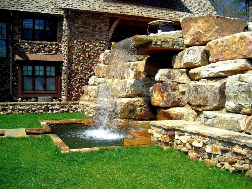 Дом с отделкой камнем