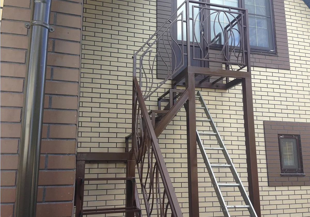 Железные лестницы для улицы