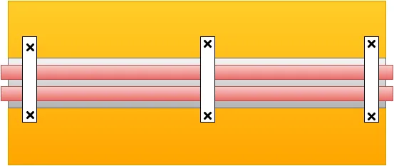 Принцип фиксации труб: коричневым цветом обозначена стена, серым - штроба, красным - трубы. Белым - подвесы, крестиком - шурупы