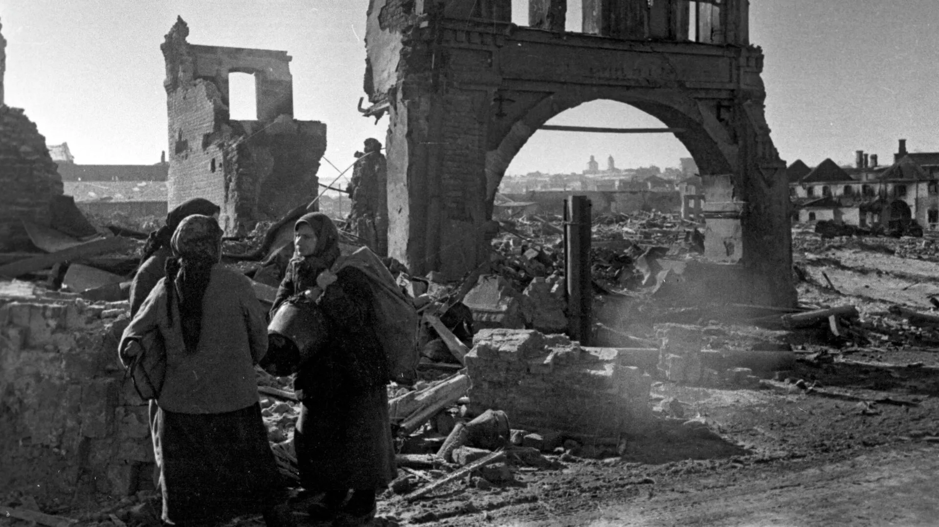 Руины города Вязьмы после боев за освобождение от немецко-фашистских захватчиков - РИА Новости, 1920, 21.05.2020