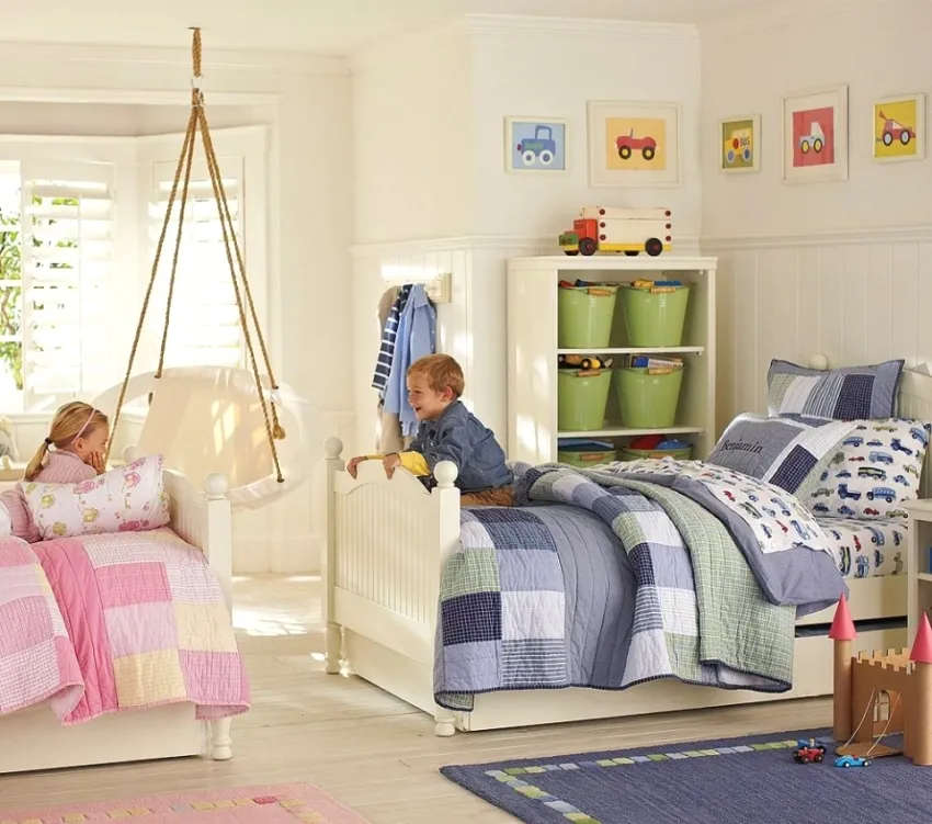 Визуальное зонирование комнаты с применением двух цветов - розового и синего