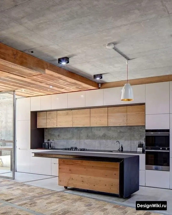 Лофт кухня с декоративной штукатуркой под бетон на потолке