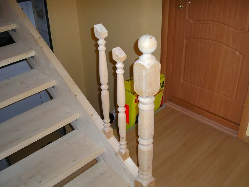 Способ изготовления перил напрямую зависит от особенностей интерьера и вида самой лестницы