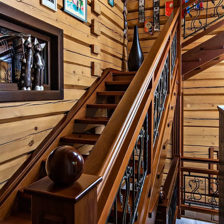 Деревянные поручни для лестницы характеризуются эстетичностью, простотой монтажа, экологичностью и безопасностью