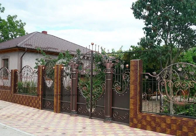 кованые забор и ворота