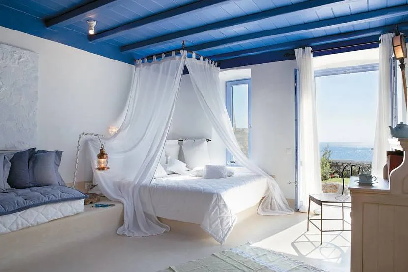 Спальня в белом и синем