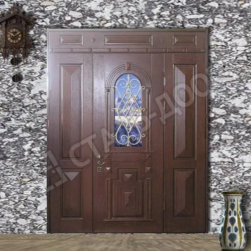 Парадная дверь для коттеджа с фрамугой и боковыми стеклянными вставками, отделка массив