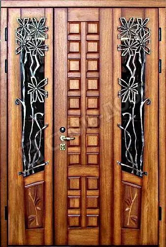 Элитная трёхконтурная дверь из массива с ковкой MTD-2348