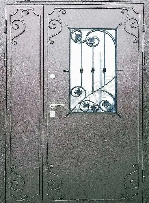 Парадная порошковая дверь эконом класса со стеклом и ковкой МТД-2087