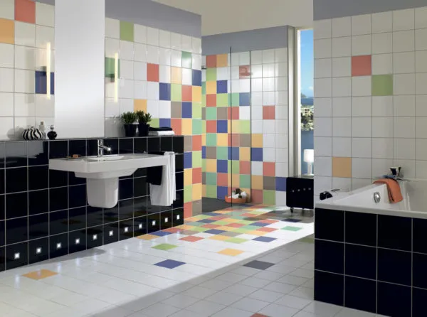 Разноцветная плитка в ванной комнате