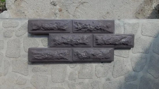 Бетонный сайдинг панель-вилка «Франция» с оцинкованными закладными для фасада дома от завода ЛОБАС