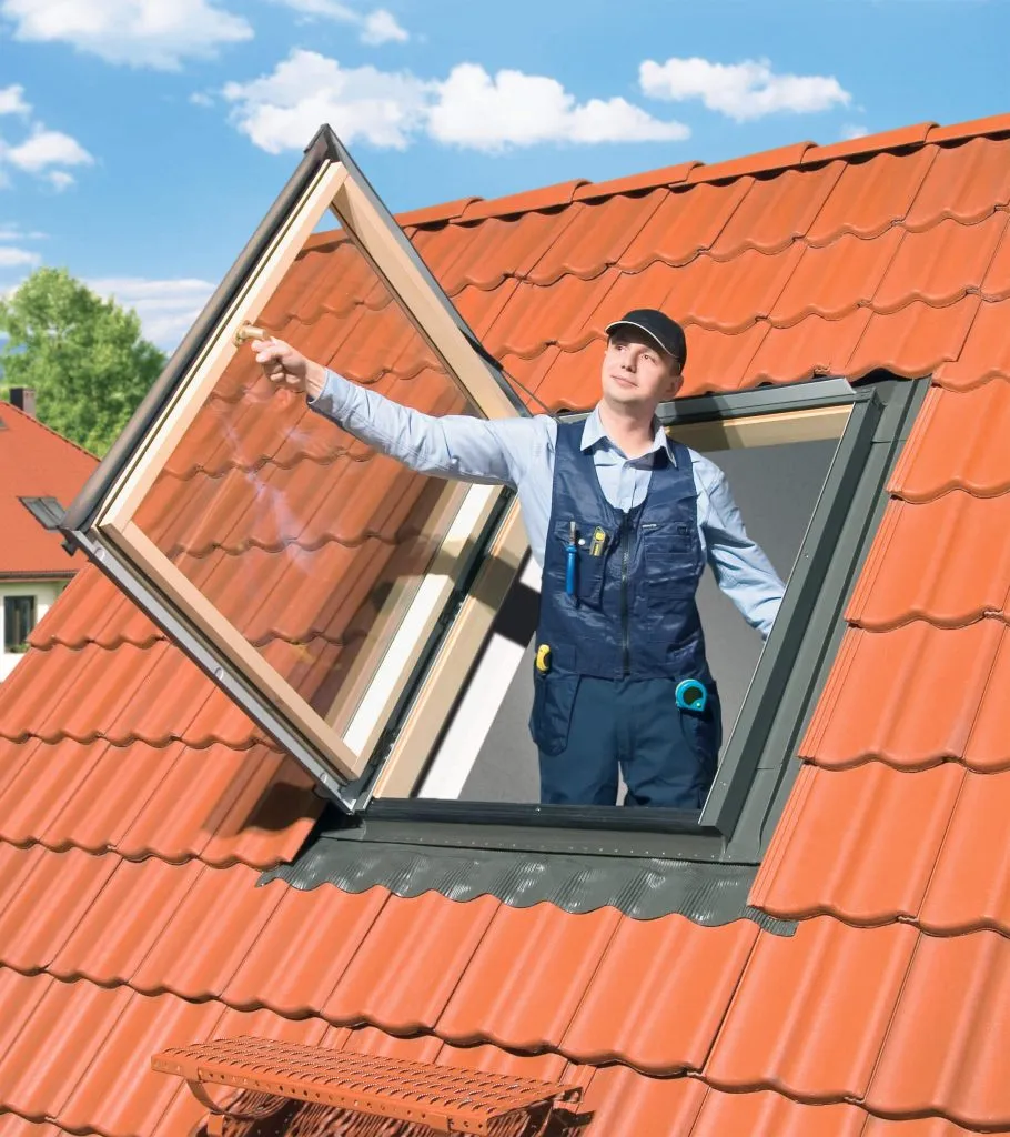 Сервисное (смотровое) окно-люк для выхода на крышу