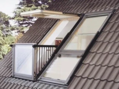 Мансардное окно типа балкон-трансформер