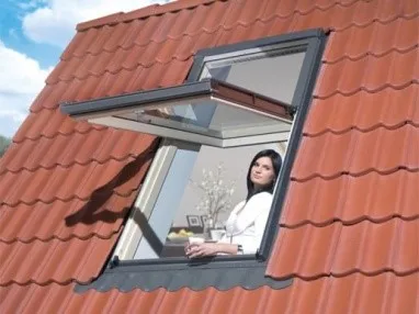 Световое и вентиляционное мансардное окно в крыше
