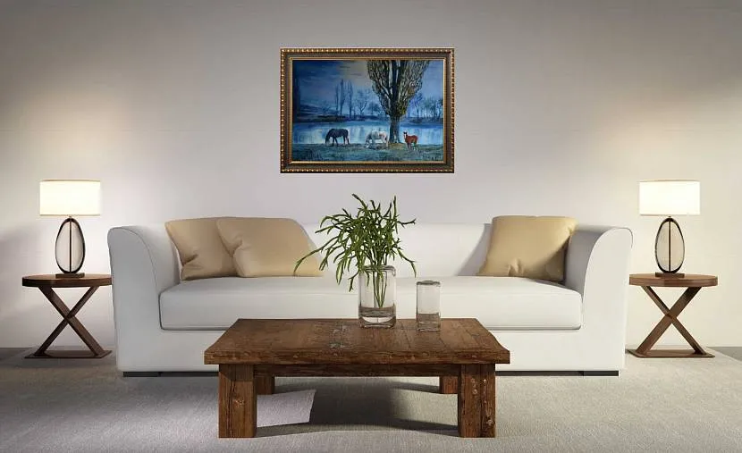 Картина, повешенная над диваном