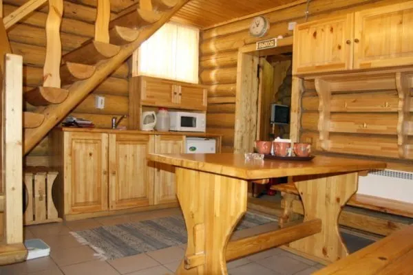 Мебель для такой кухни можно сделать своими руками из дерева