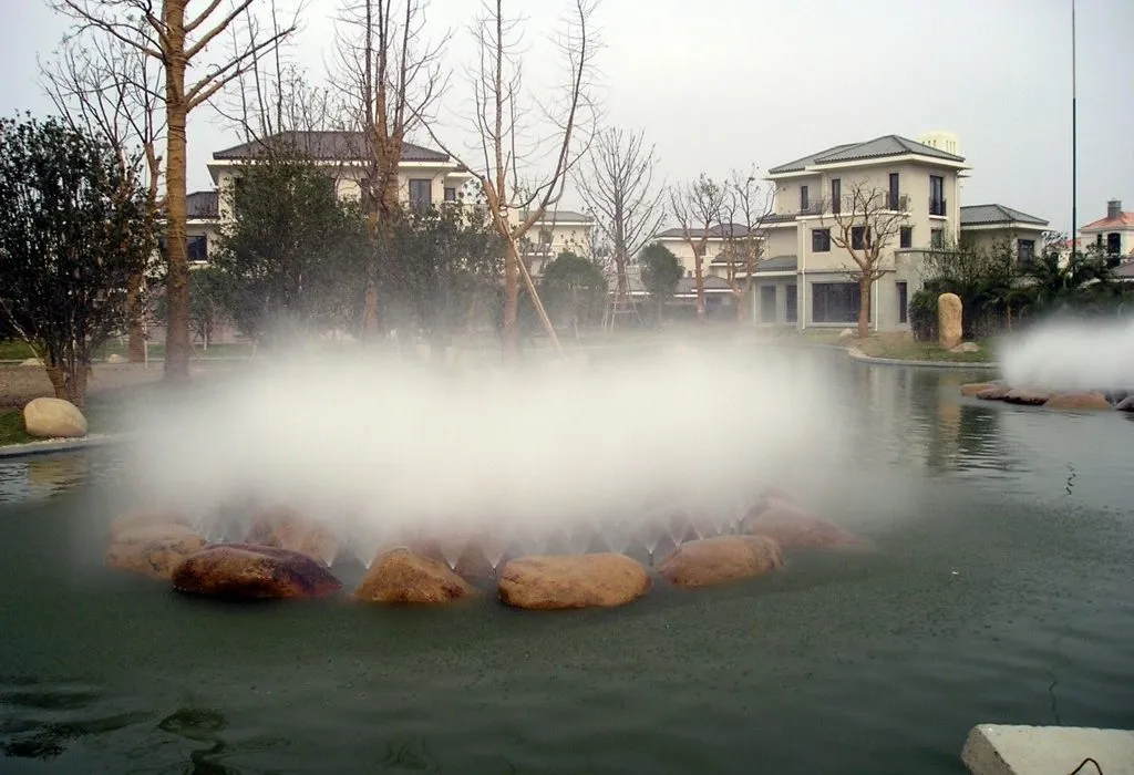 фонтан с туманом