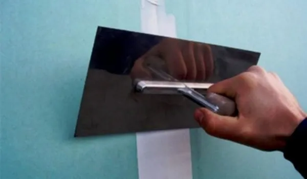 Армирование стыка бумажной лентой