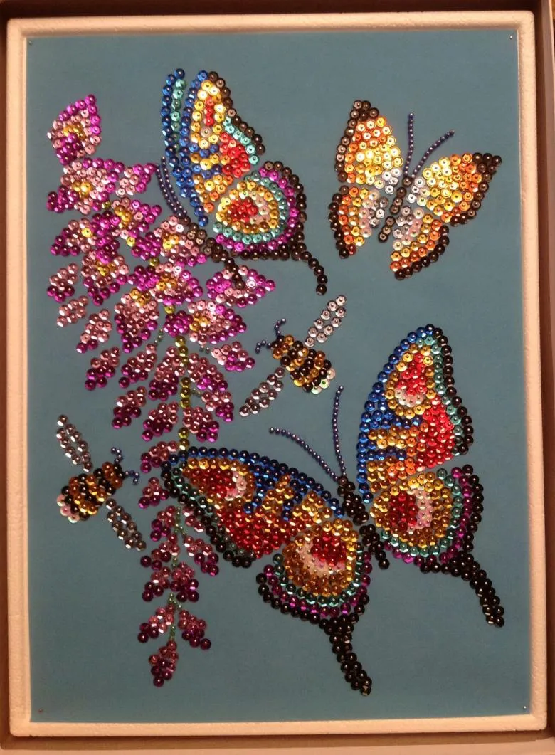 Панно бабочек из цветного бисера 