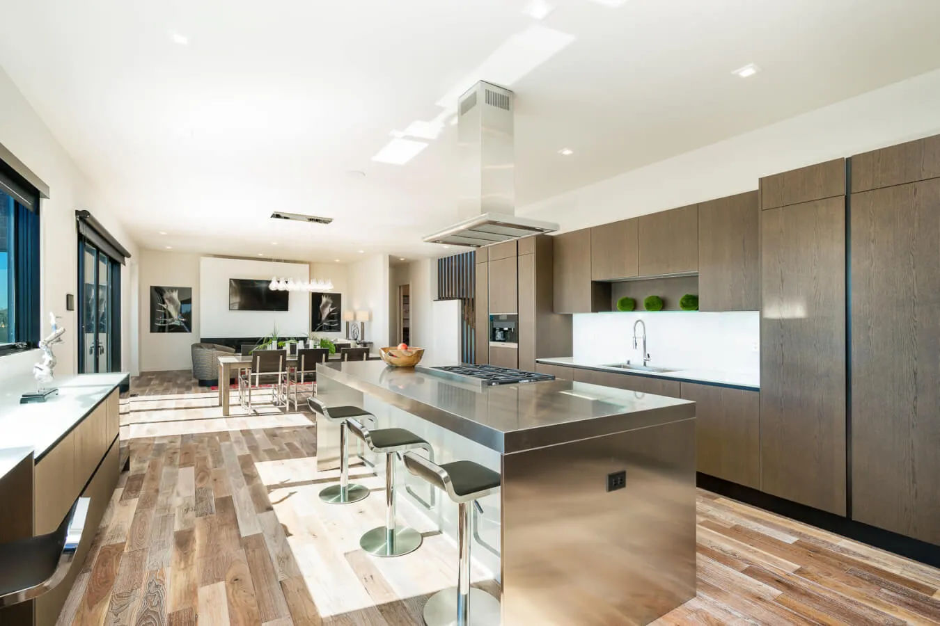 Дизайн интерьера кухни в стиле хай-тек фото 2019
