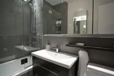 Тёмная чёрная плитка в совмещённой ванне Simple Bathroom Remodel, Modern Bathroom Sink, Small Bathroom Vanities, Brown Bathroom, Bathroom Colors