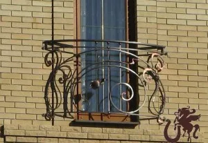 Балкон с кованым ограждением