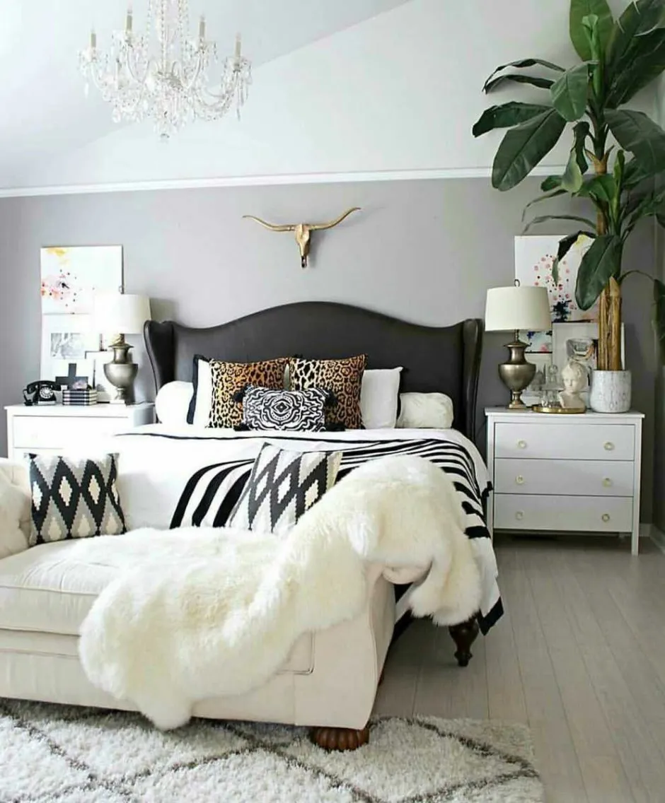 Спальня с белой мебелью
