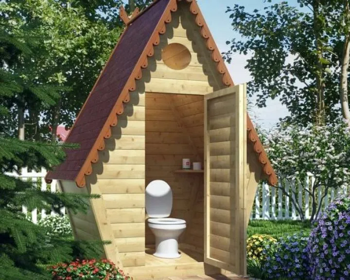 Дачный туалет в форме избушки из дерева