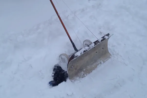 Готовая самодельная лопата для снега