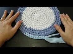 DIY Round Amish Knot Rug - YouTube Woven Rug Diy, Rag Rug Diy, Crochet Rag Rug, Knitted Rug, Braided Rug Tutorial, Rag Rug Tutorial