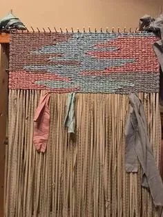 Weaving Loom Diy, Weaving Loom Projects, Rug Loom, Weaving Rug, Weaving Textiles, Tapestry Weaving, Crochet Rug Patterns, Weaving Patterns, Tapetes Diy