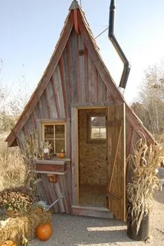These 12 rustic cabins will make you feel like you live in a medieval fairytale. See what the company The Rustic Way creates. Tree House, Bird House, Build A Playhouse, Potting Sheds
