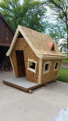 Playhouse for kids under construction Dog Houses, Backyard Playset, Backyard Playhouse, Wooden Playhouse, Diy Plans, Shed Plans