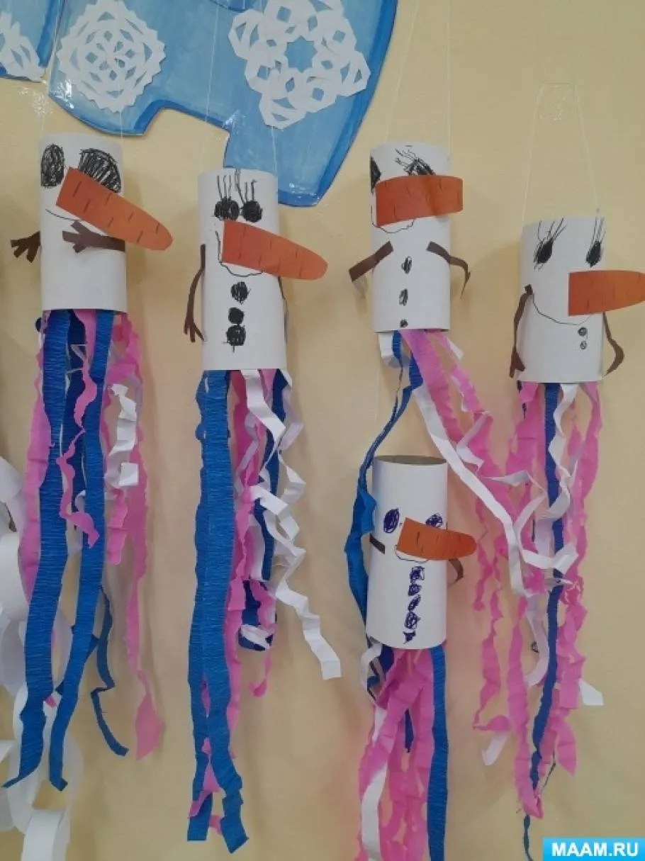 Конструирование из втулок и гофрированой бумаги «Снеговики-весельчаки» ко Дню снеговика на МAAM