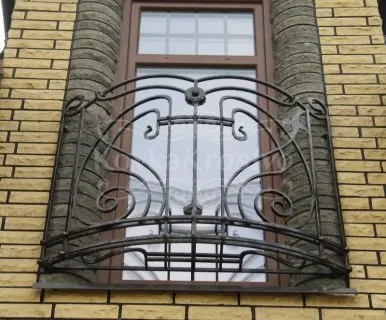Кованый французский балкон в стиле модерн 