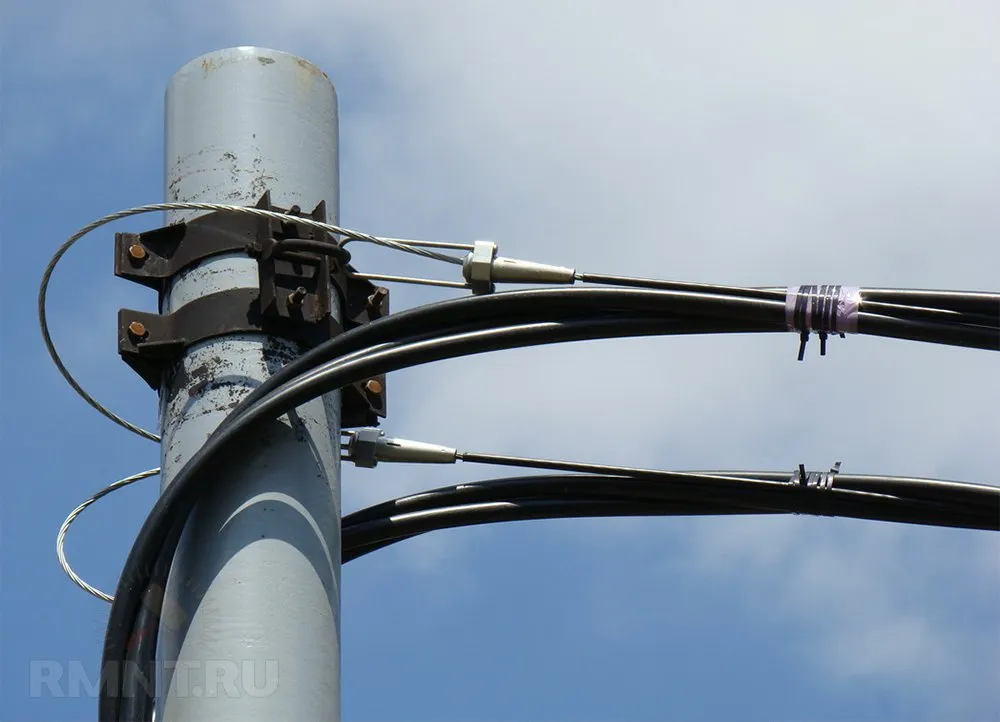 Как надёжно и безопасно проложить электрические провода