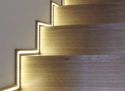 Вариант подсветки лестницы светодиодной лентой