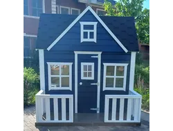 Двухэтажный детский домик для игр на даче