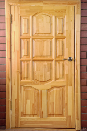 Как утеплять деревянные входные двери