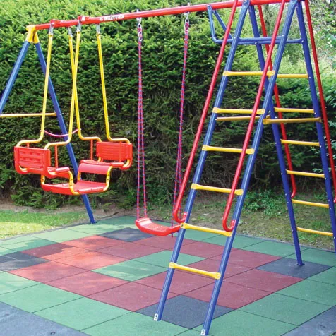 детская площадка на даче резиновая плитка