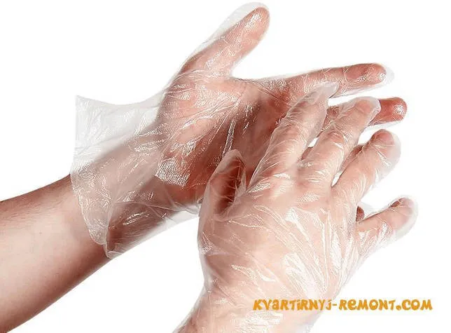 Защита рук одноразовыми перчатками