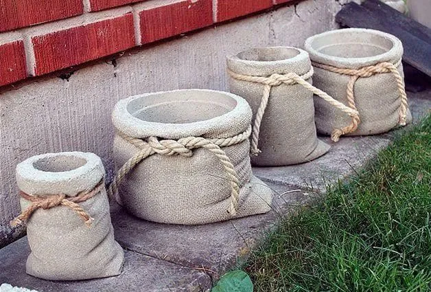 необычные бетонные вазы из мешка