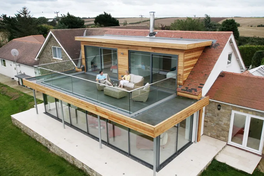 Технология обустройства плоской крыши может пригодиться и при постройке веранды с террасой наверху