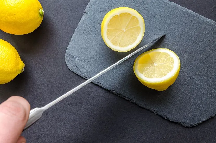 Лимон для очистки поверхностей из плитки