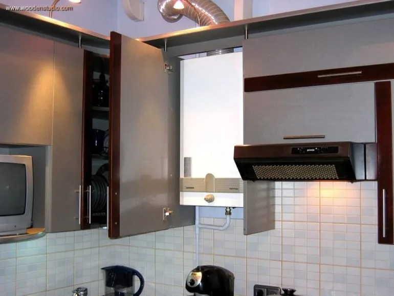 Газовый котел встроенный в кухонный шкаф