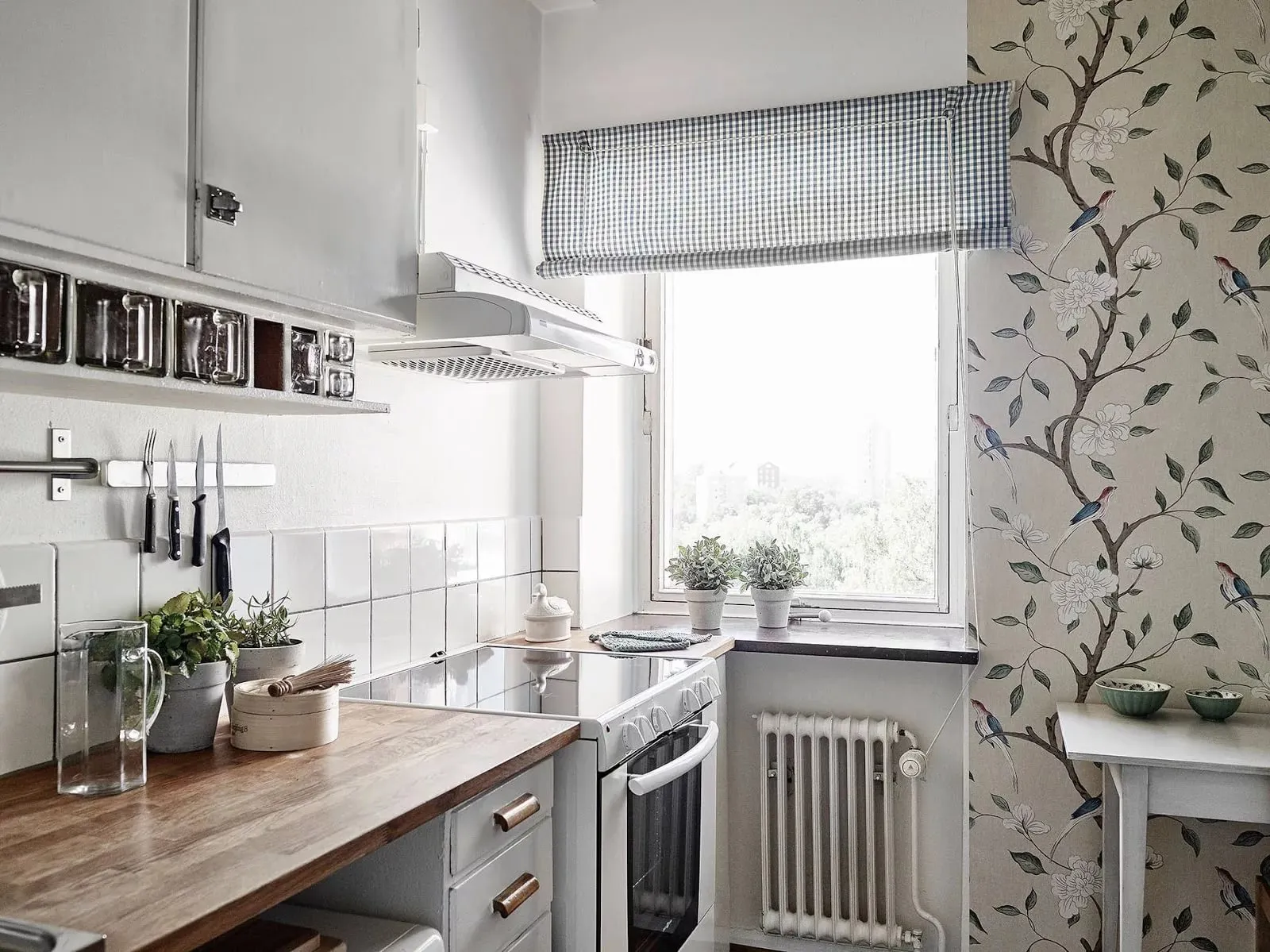Обои для маленькой кухни в современном интерьере 2019, фото-идеи оригинальных решений